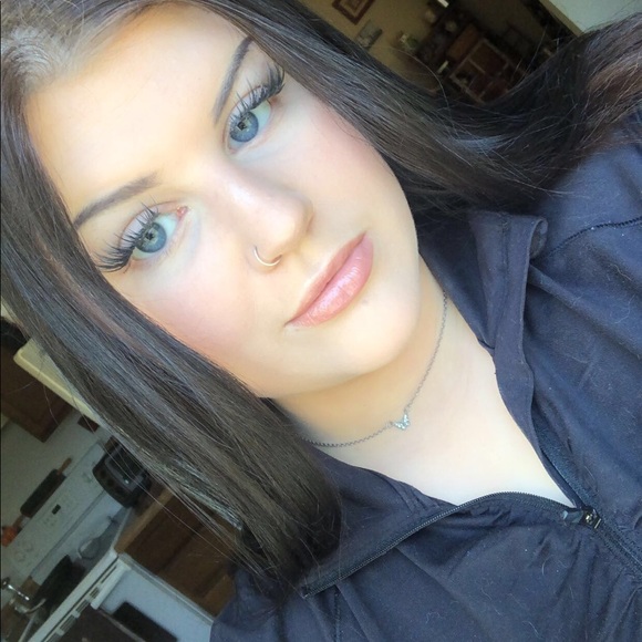 Meet your Posher, Mia - Picture 1 of 1